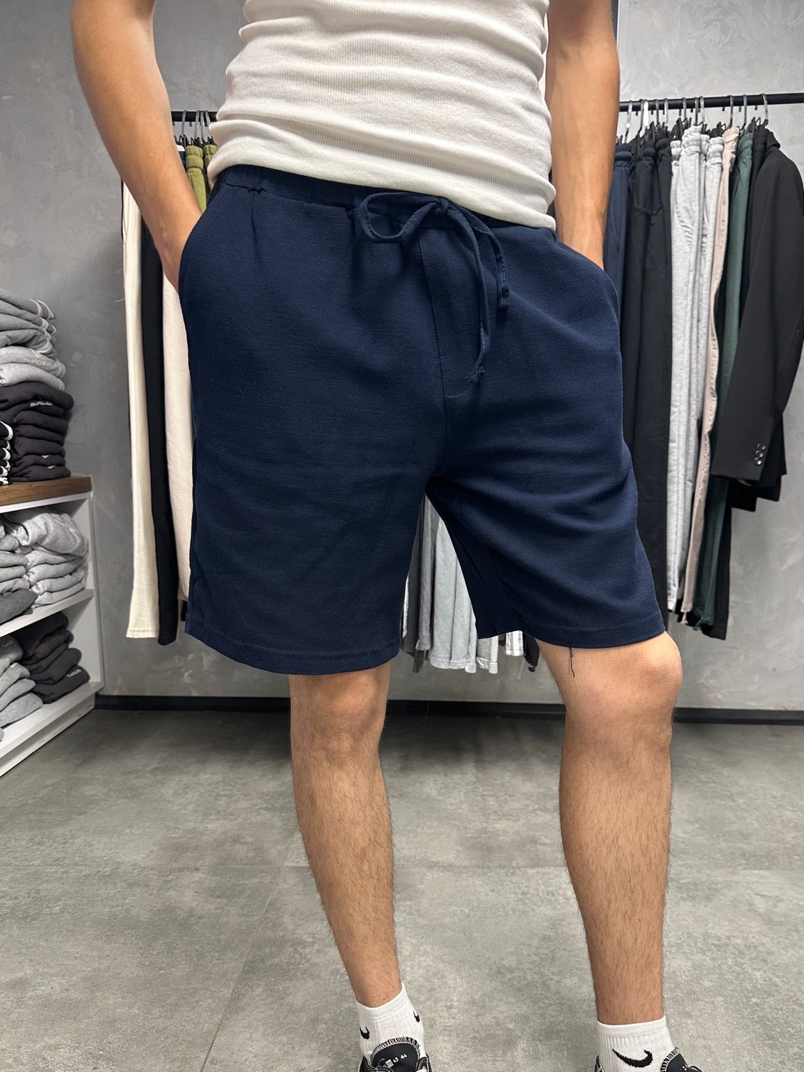 Erkek keten regular şort lacivert yakın görünüm