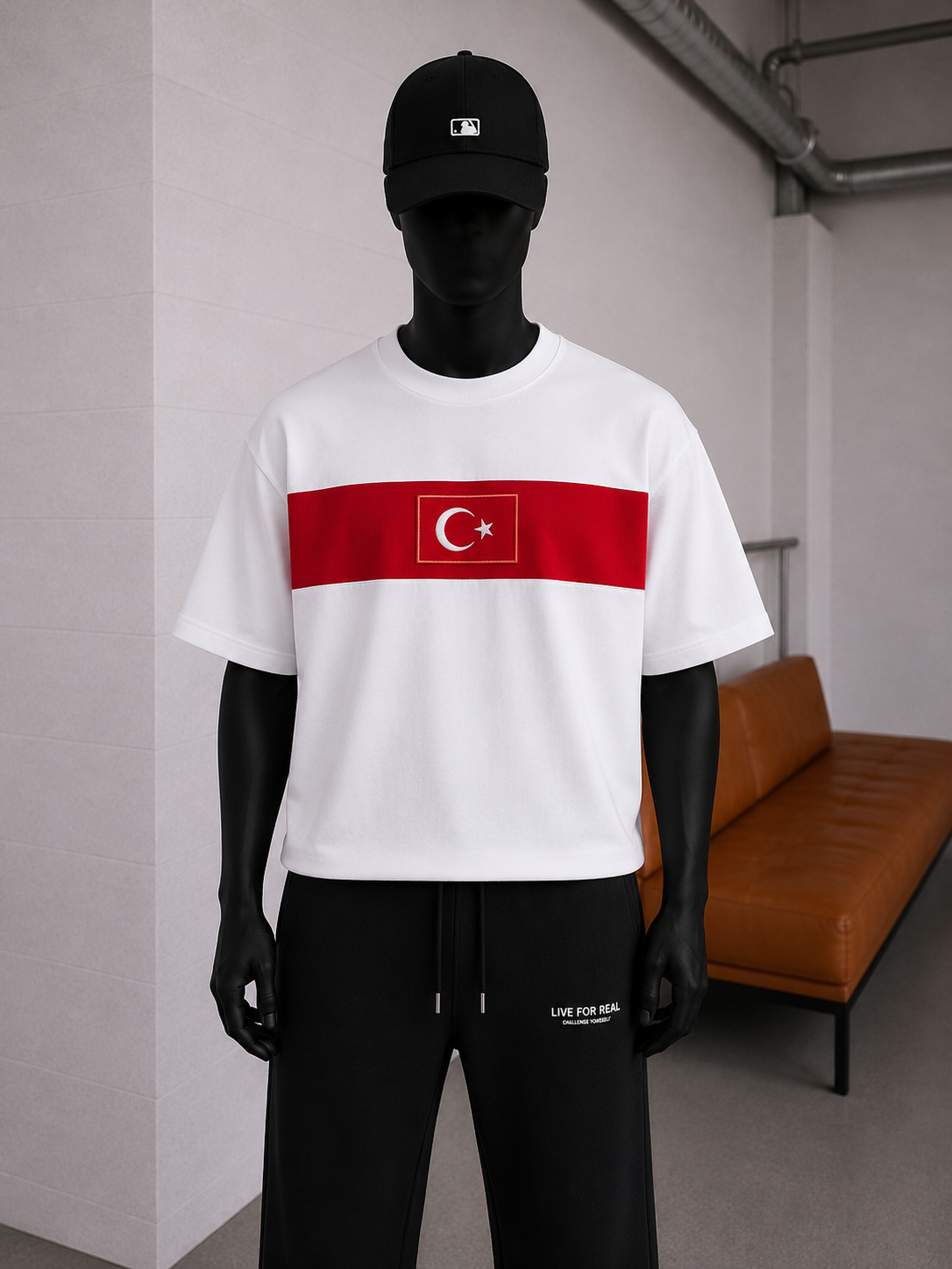 Türkiye Bayrak Nakışlı Beyaz T-Shirt