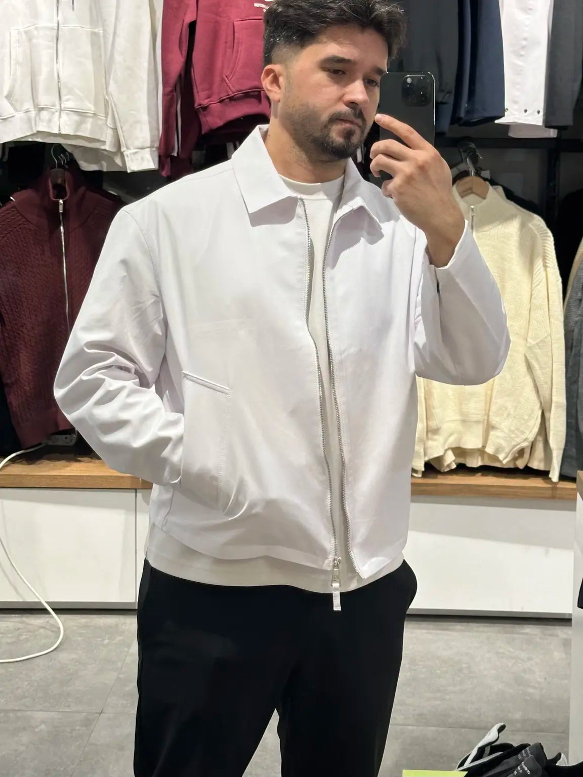Beyaz mevsimlik su geçirmez boxy fit yağmurluk ceket