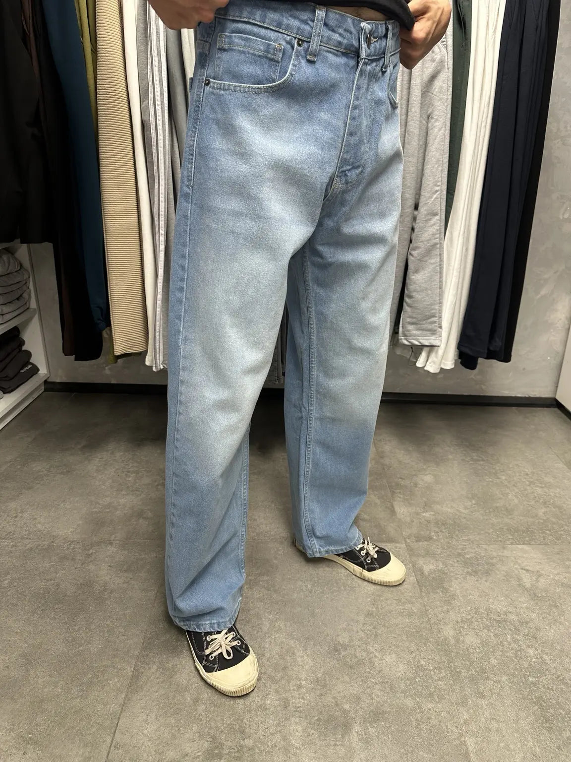 Erkek açık mavi super baggy pantolon açılı görünüm