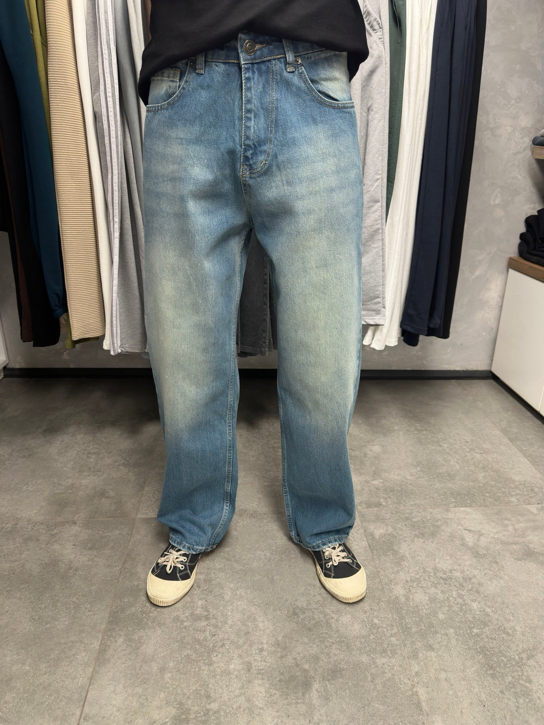 Erkek vintage mavi super baggy pantolon ön görünüm