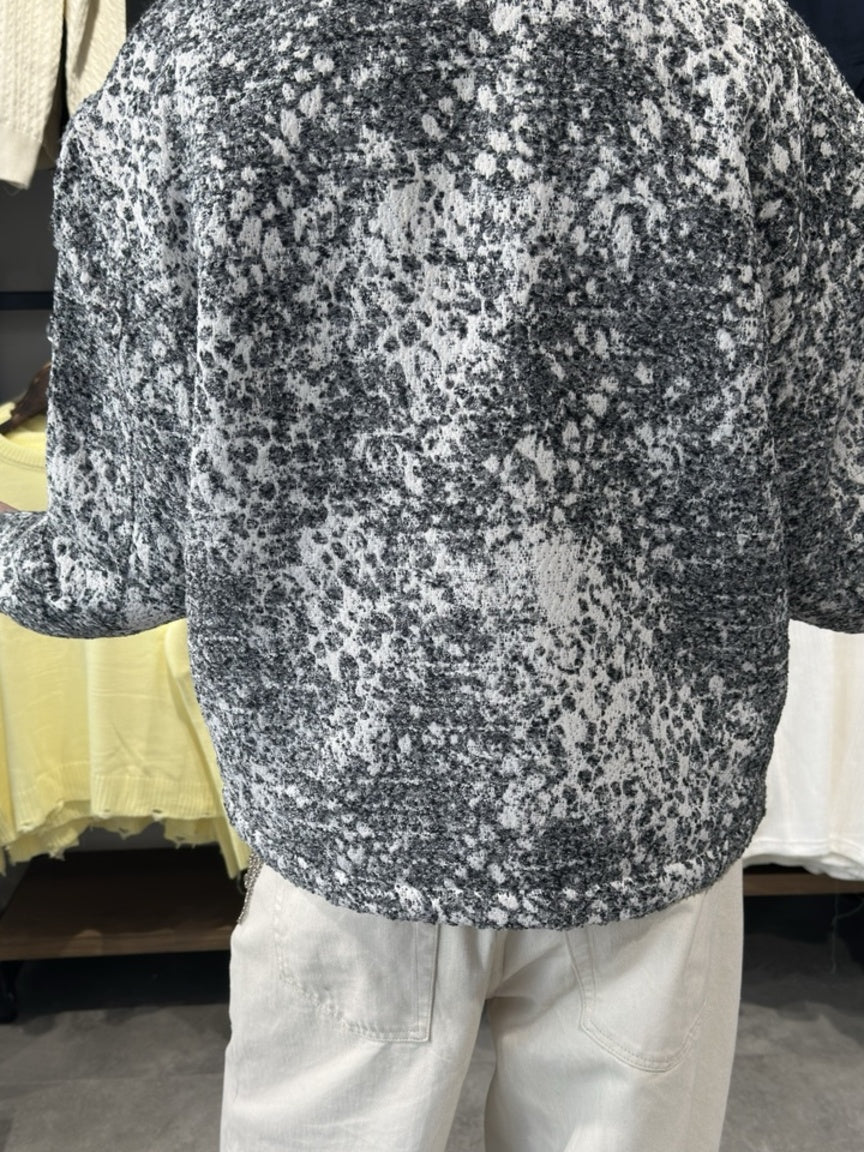 Açık gri premium dokulu hasır oversize mont ürün odaklı arka görünüm