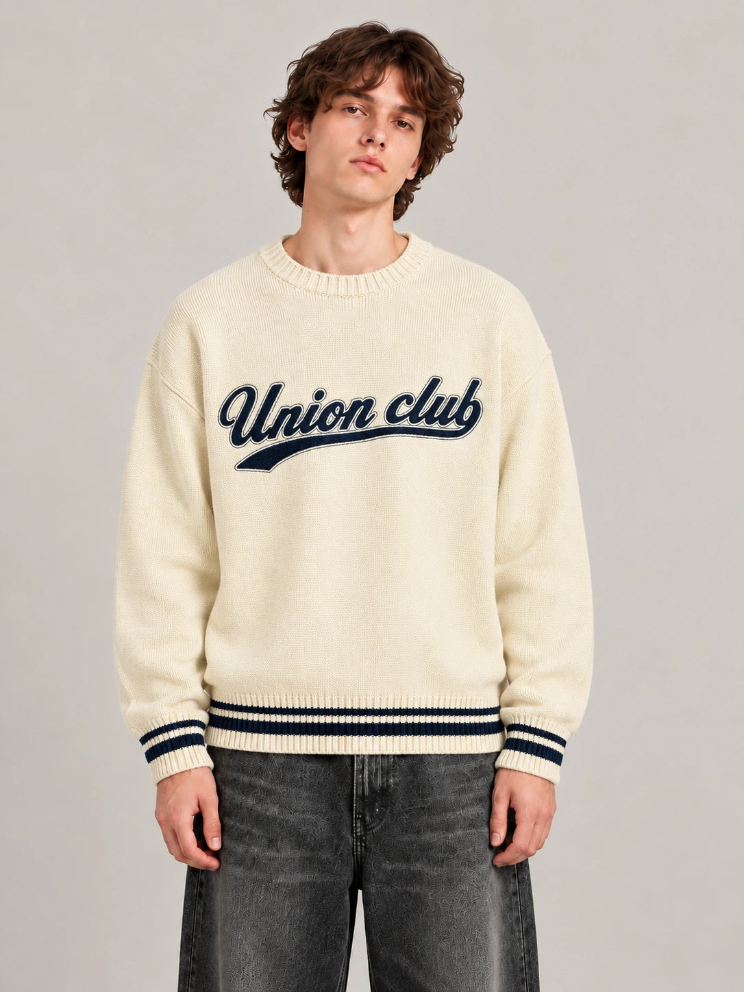 Krem Union Club boxy fit triko kazak ön görünüm