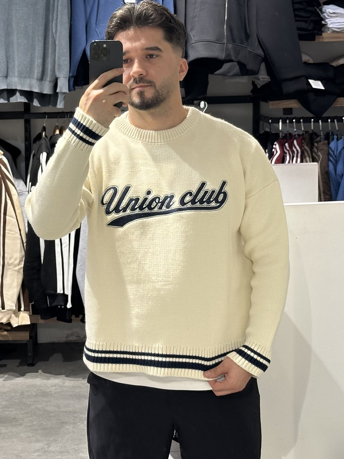 Krem Union Club boxy fit triko kazak ön görünüm
