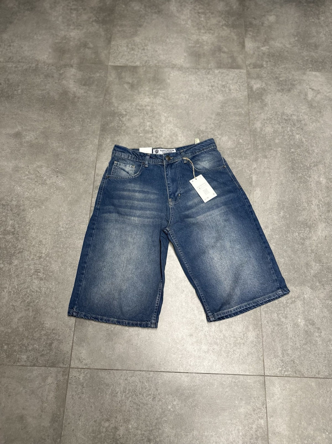 Erkek mavi yıkamalı baggy kot şort ön görünüm