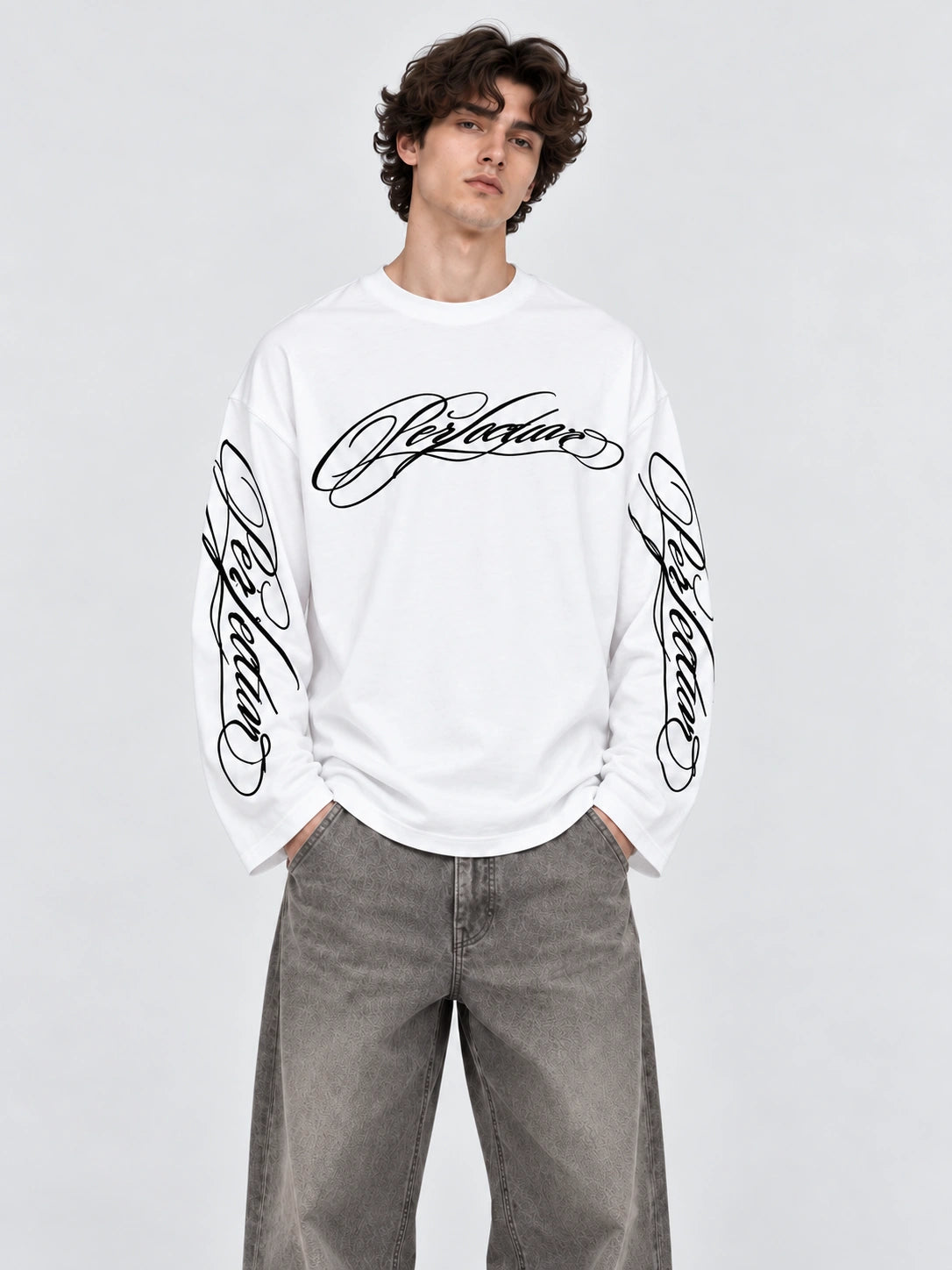 Beyaz Perfection baskılı boxy fit longsleeve ön açı