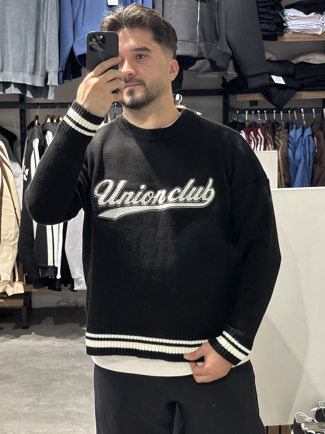 Siyah Union Club boxy fit triko kazak ön görünüm